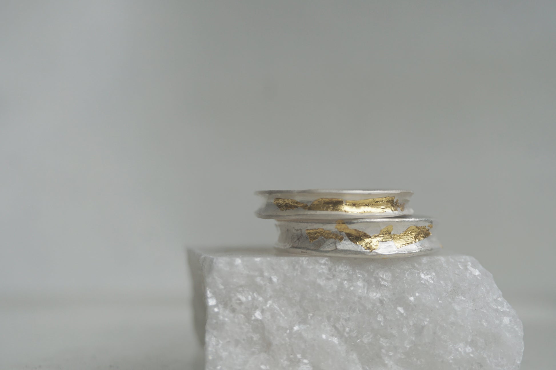 Handcrafted silver ring with 24K Keum-Boo gold fused on the surface, matte texture and organic form — Golden Whisper Ring by Shanho Jewellery UK.