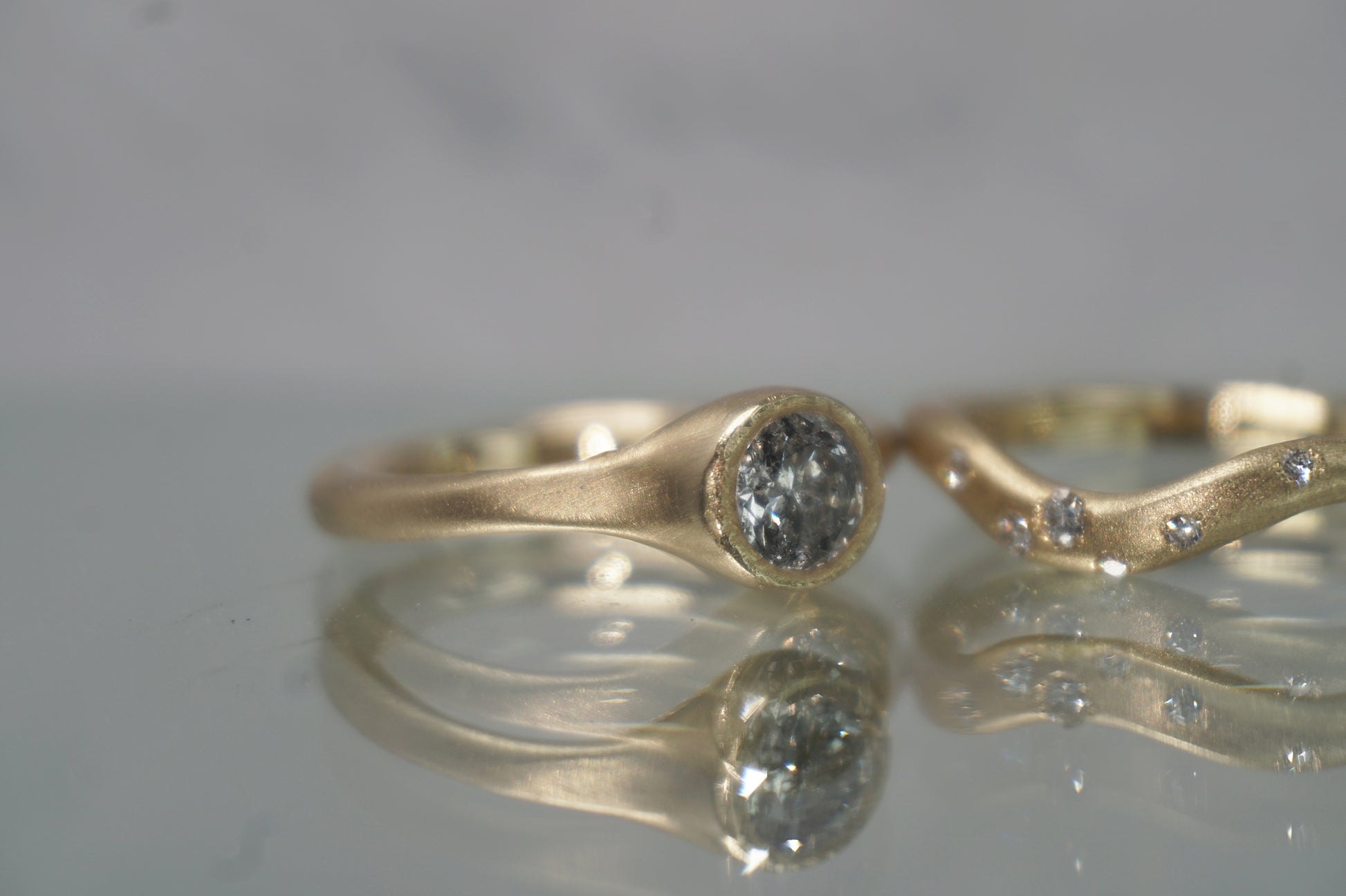 Handcrafted gold ring with asymmetrically scattered VS diamonds and soft matte texture — Curve Scatter Ring by Shanho Jewellery UK.