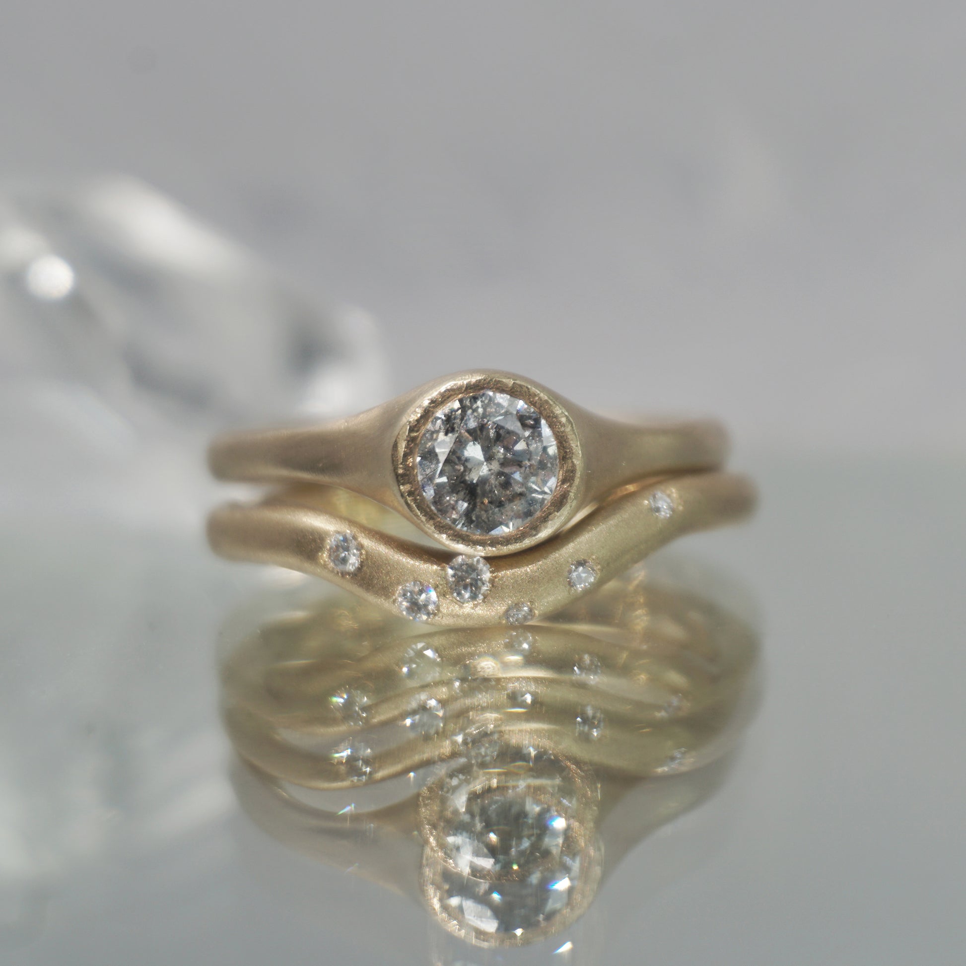 Handcrafted gold ring with asymmetrically scattered VS diamonds and soft matte texture — Curve Scatter Ring by Shanho Jewellery UK.