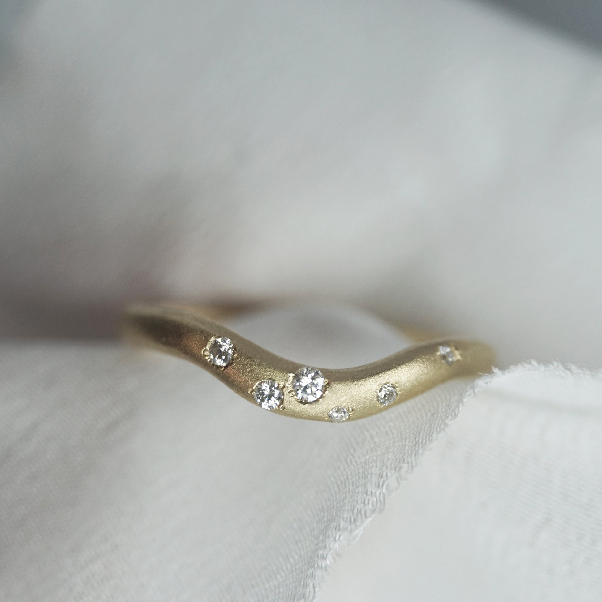 Handcrafted gold ring with asymmetrically scattered VS diamonds and soft matte texture — Curve Scatter Ring by Shanho Jewellery UK.