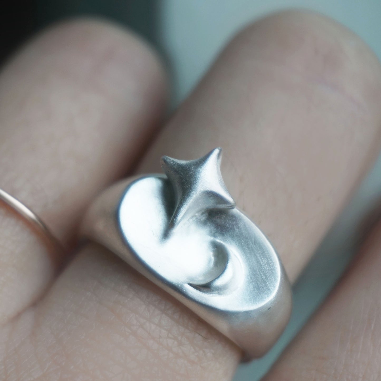 Gaze Ring